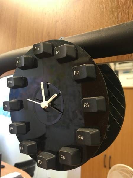 ساعت دیواری مدرن فانتزی طرح کیبورد چوبی رزینی قطر۶۰