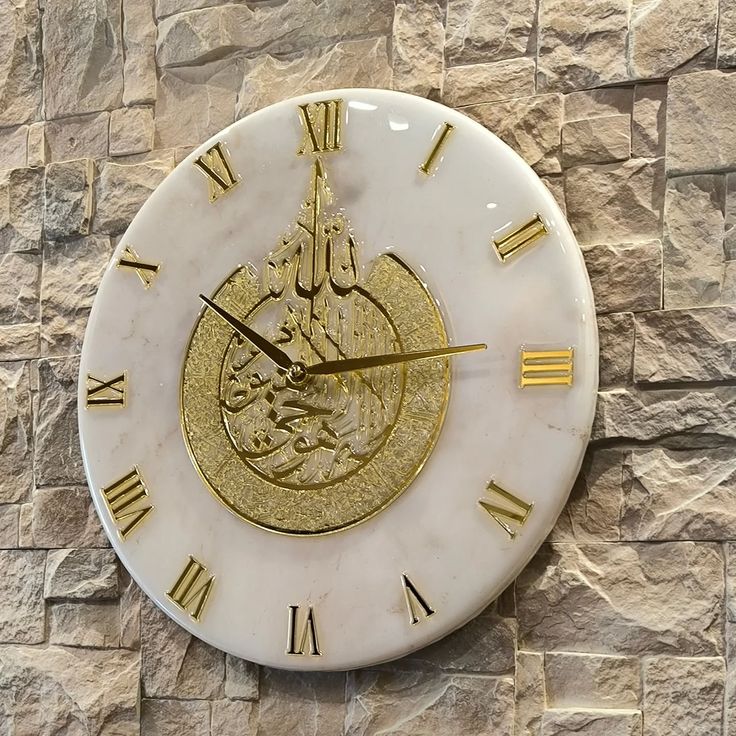 ساعت دیواری چوبی رزینی طرح و ام یکان قطر ۶۰