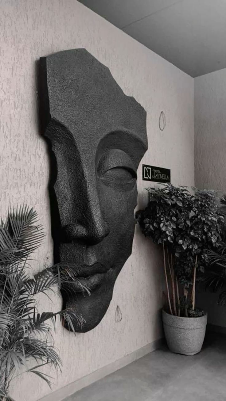 مجسمه دکوری دیوارکوب فیس پینترستی قد ۱۶۰
